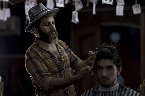  The Blind Barber - A Hilarious Tale Exploring the Limits of Trust and Deception!